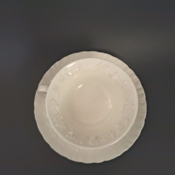 Vintage Wedgwood Of Etruria Barlaston Embossed Queensware England Tea Cup Saucer - Picture 3 of 7